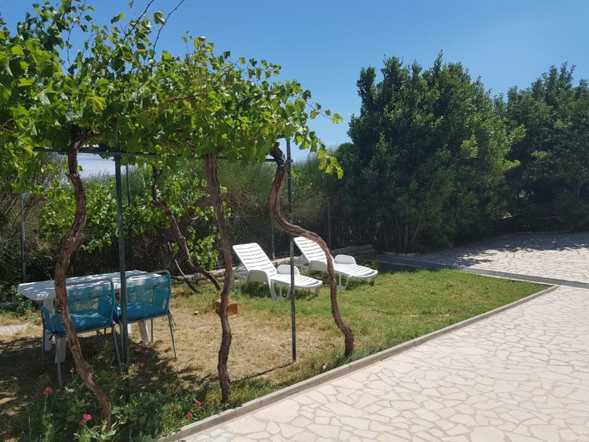 Apartments Mestrovic Lopar Εξωτερικό φωτογραφία
