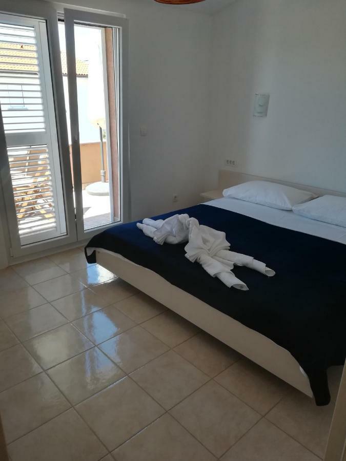 Apartments Mestrovic Lopar Εξωτερικό φωτογραφία